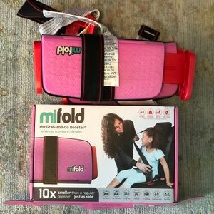 2 MiFold booster seats (there are two seats)